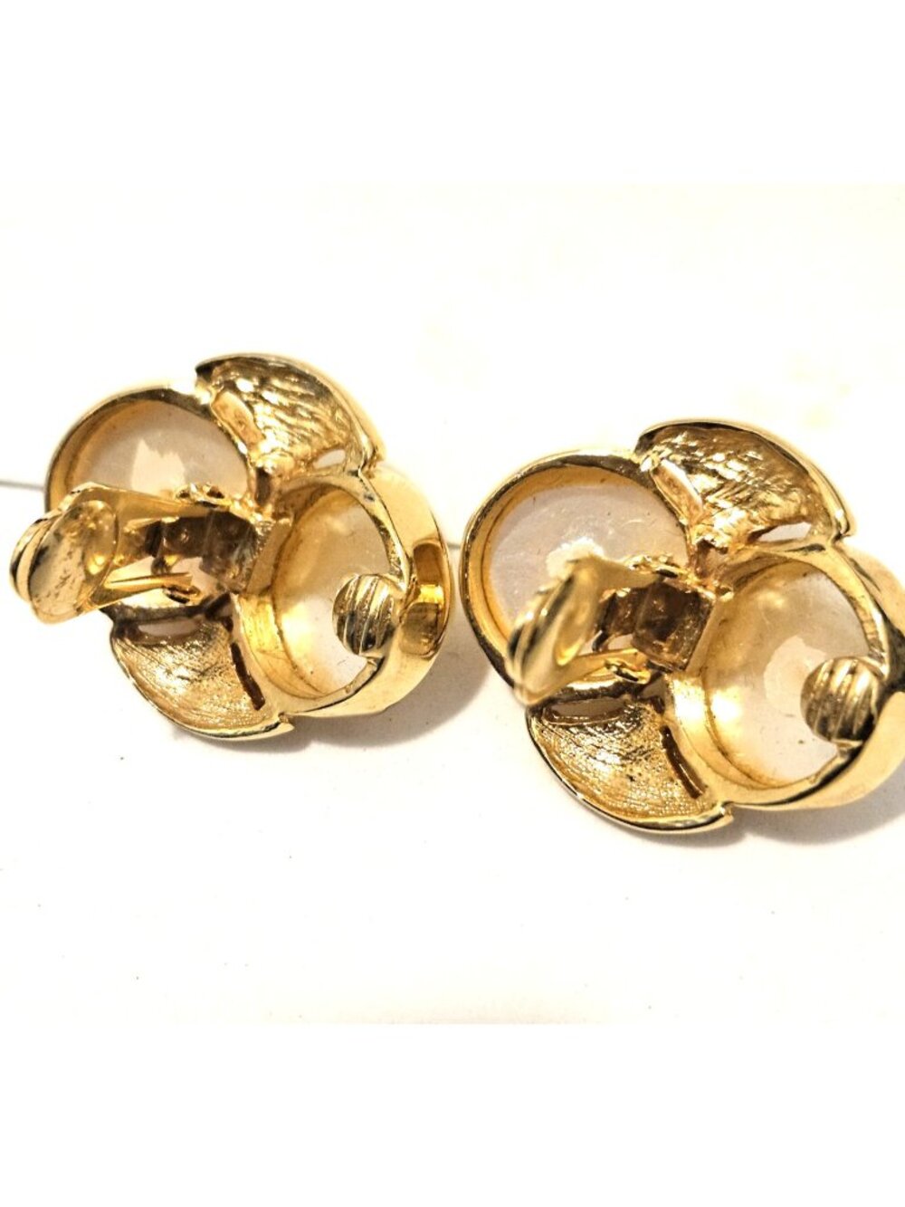 Vintage Gold Tone Faux Pearl Clip On Earrings - Picture 3 of 3